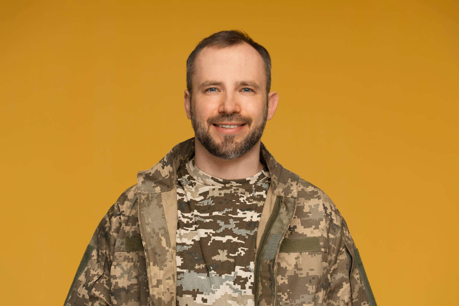 front-view-man-wearing-army-uniform (1)
